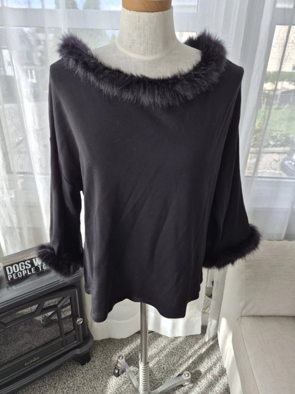 NWT $79 Chico's black faux fur trim neck and sleeves top womens